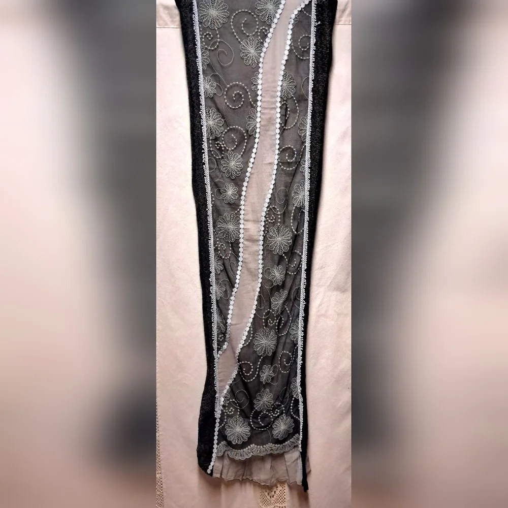 Handmade Floral Embroidery And Lace Table Runner - Picture 3 of 6